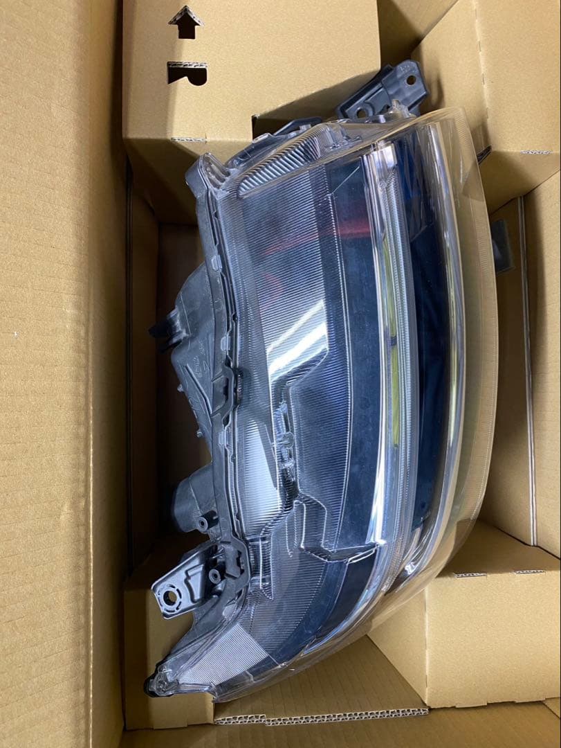 現行タント　LA650S 右　ヘッドライト　美品