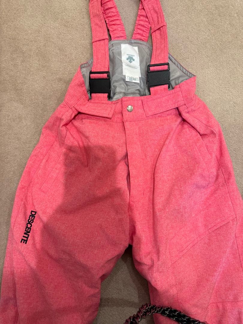 ヘルメットセットで更に値下げします‼️DESCENTE 子ども用スキーウェア