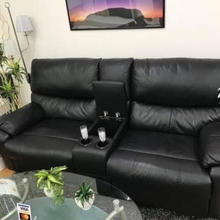 黒色リクライニングソファを入荷いたしました。