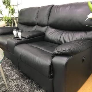 黒色リクライニングソファを入荷いたしました。