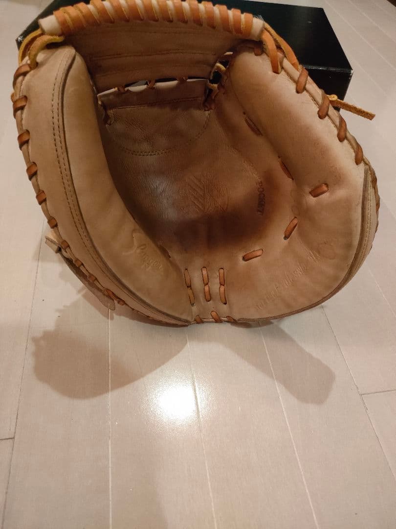 美品　硬式用グローブ