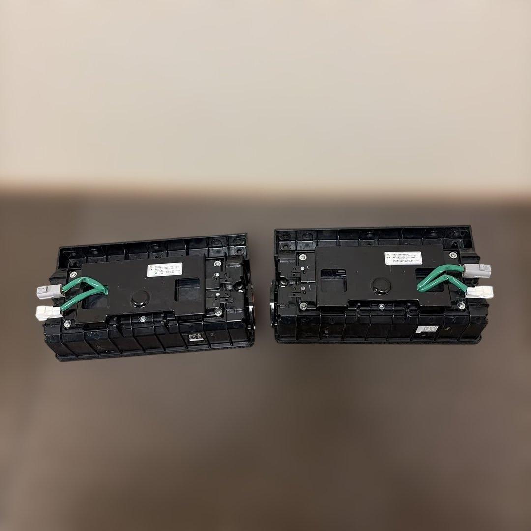 小糸 2連 LEDテールランプ 新車外し