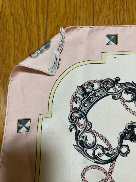 シナモン様　HERMES 鍵デザイン シルクスカーフ