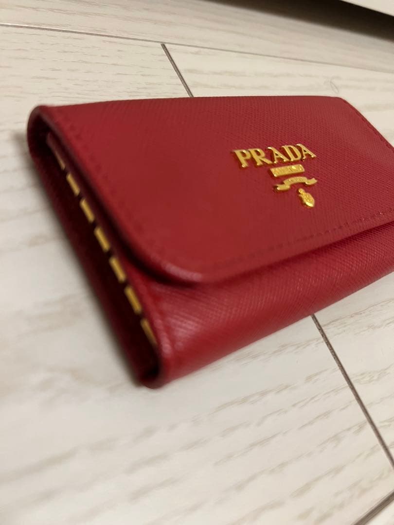 PRADA 赤 レザー キーケース
