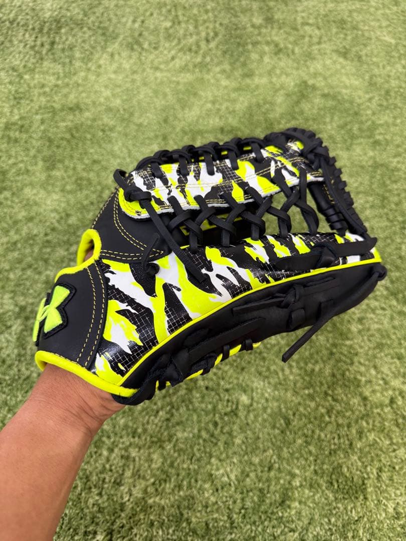 ✨超貴重✨Under Armour グローブ迷彩 外野手用 軟式グローブ