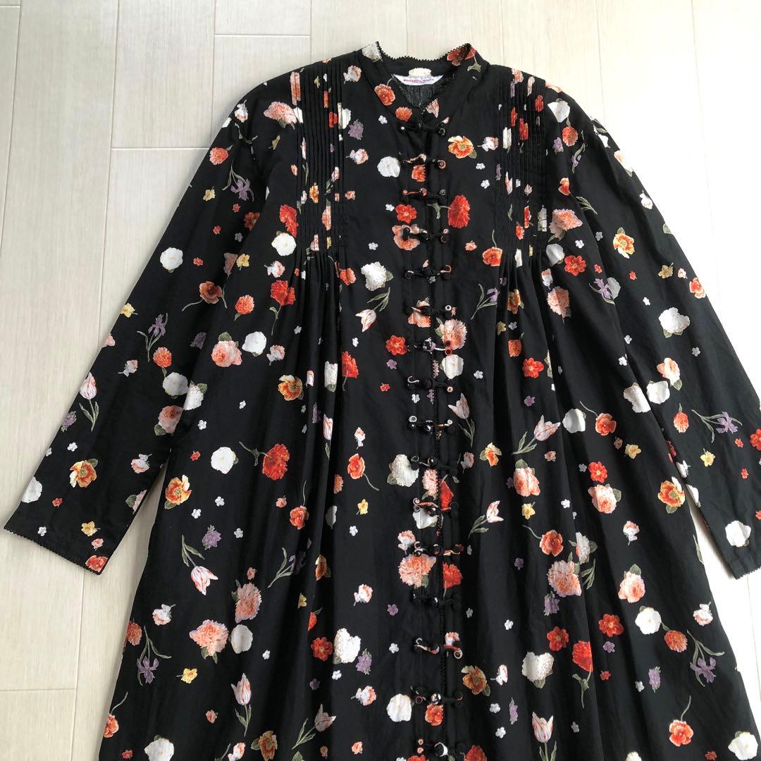 ワンダフルワールド 花柄 タック チャイナボタン 黒 Aライン ワンピース