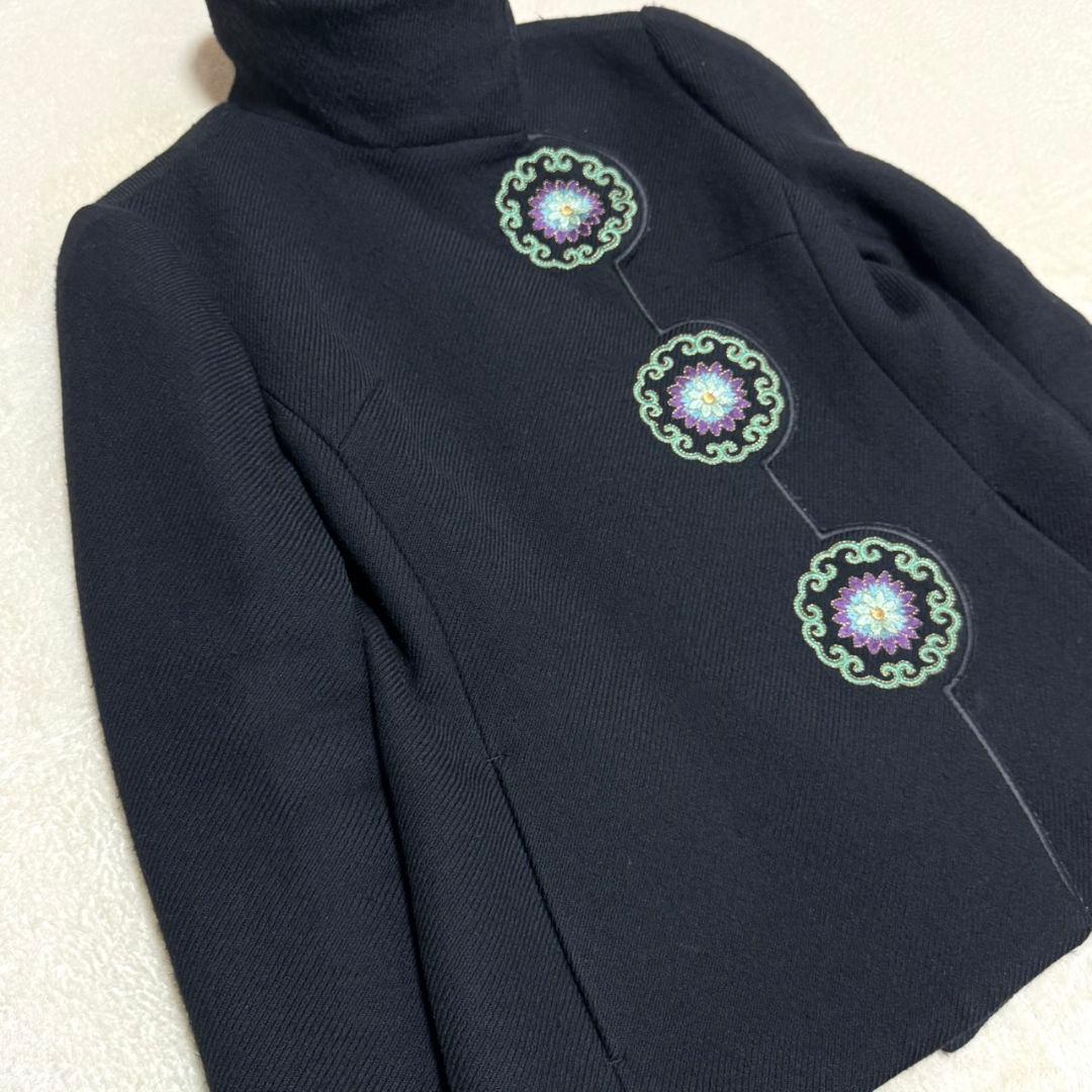 美品 ヴィヴィアンタム 刺繍 ハイネック ジャケット 裏地総柄 黒