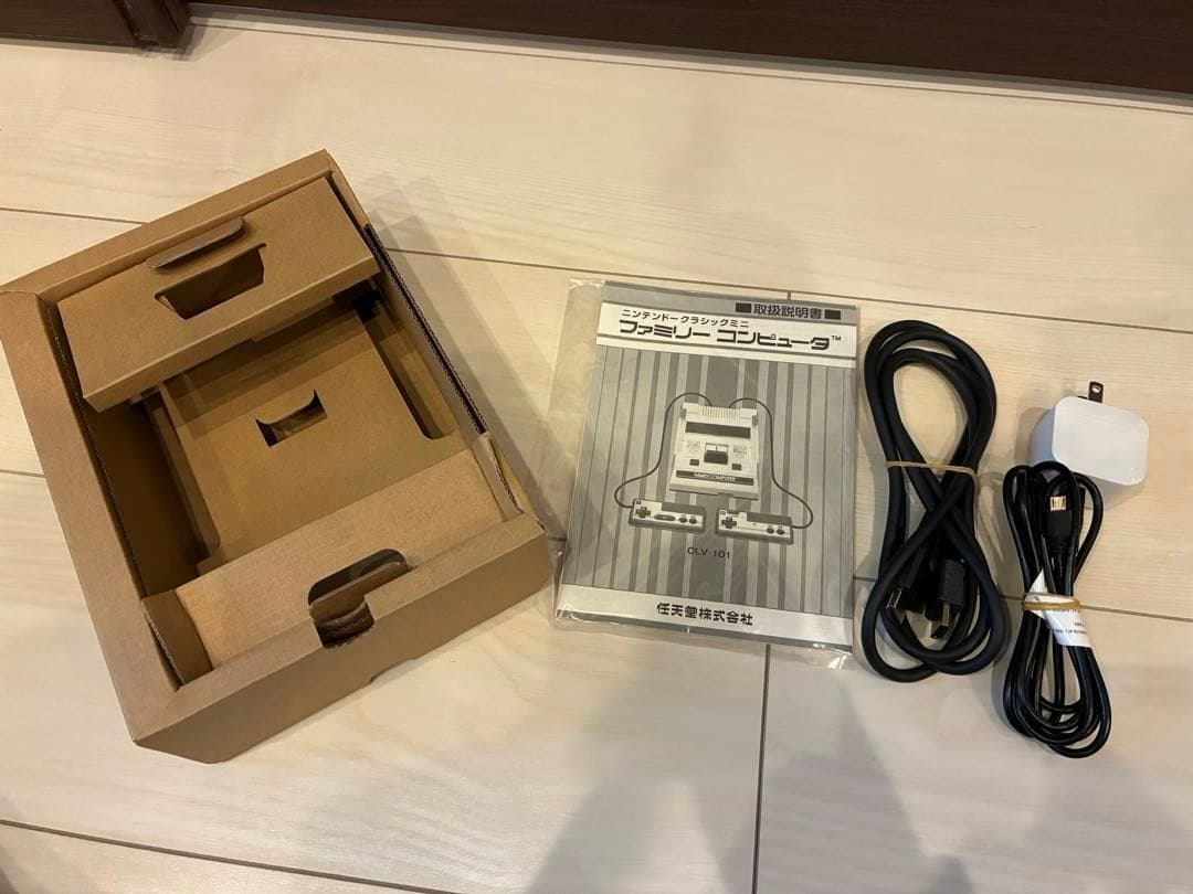 アダプタ付　ニンテンドークラシックミニ ファミリーコンピュータ
