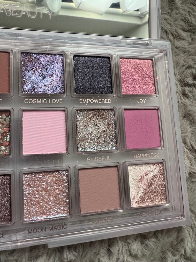 Huda Beauty Rose Quartz アイシャドウパレット