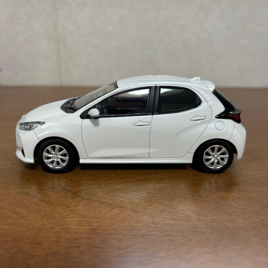 トヨタヤリス カラーサンプルミニカー