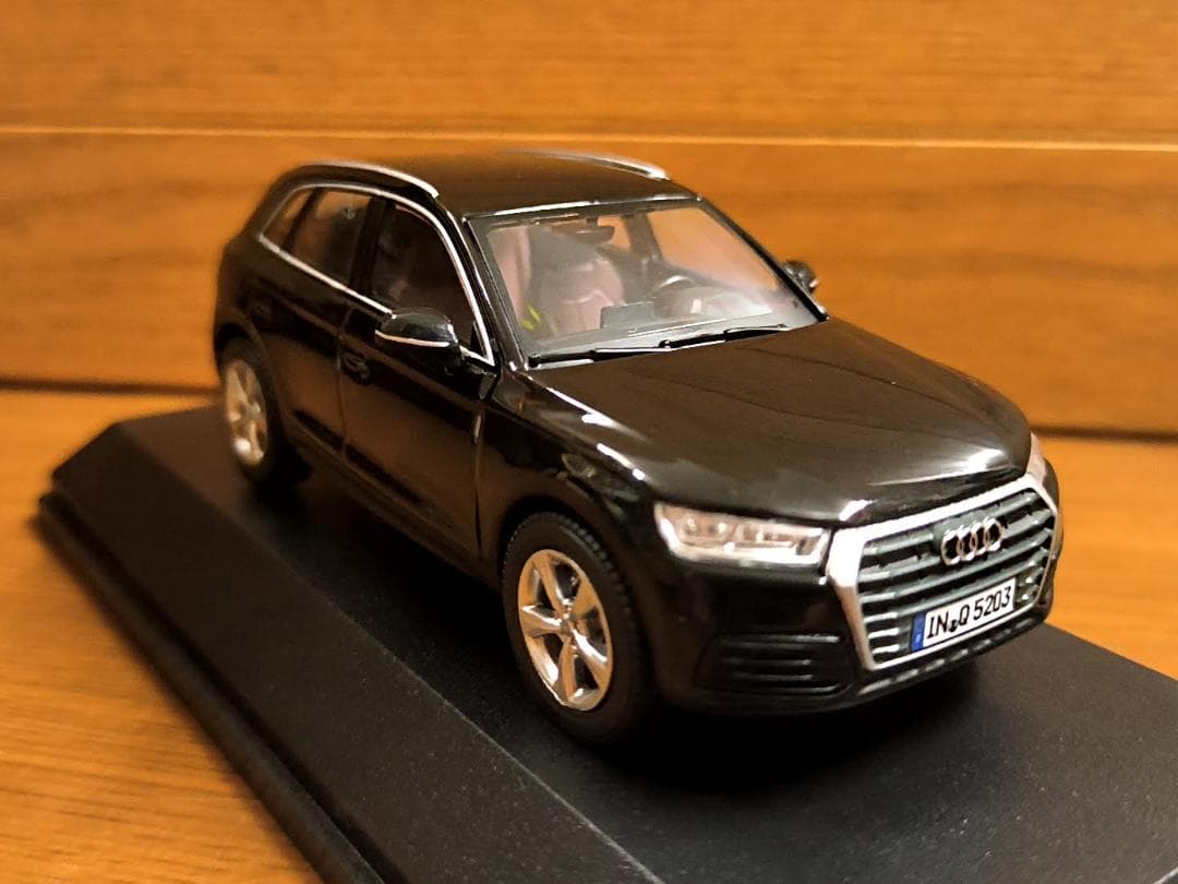 アウディ特注 Audi collection 1/43 Audi Q5ミニカー