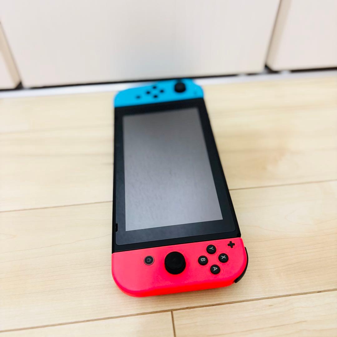 【美品】2024年モデル　Nintendo Switch スイッチ　本体