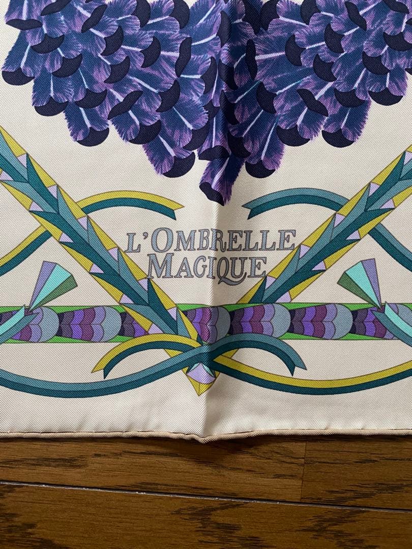 エルメススカーフ　カレ90 「L'OMBRELLE MAGIQUE」（魔法の傘）