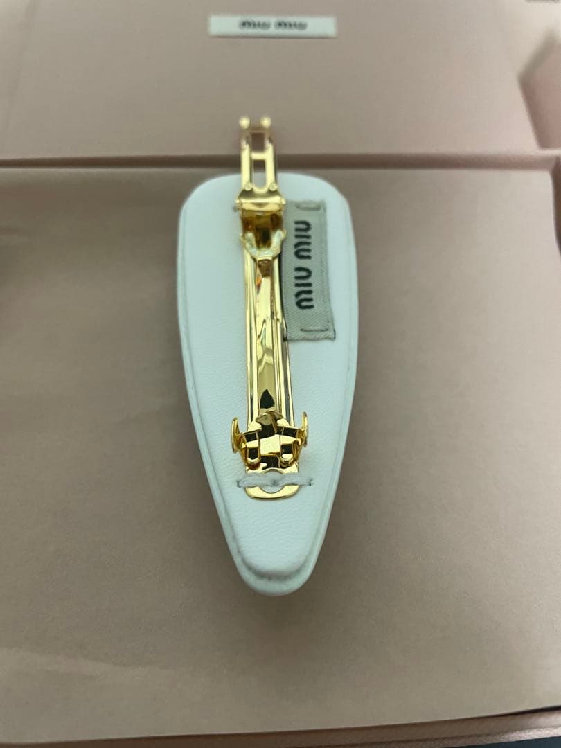 ミュウミュウ　MIU MIU ヘアピン　ホワイト　バレッタ