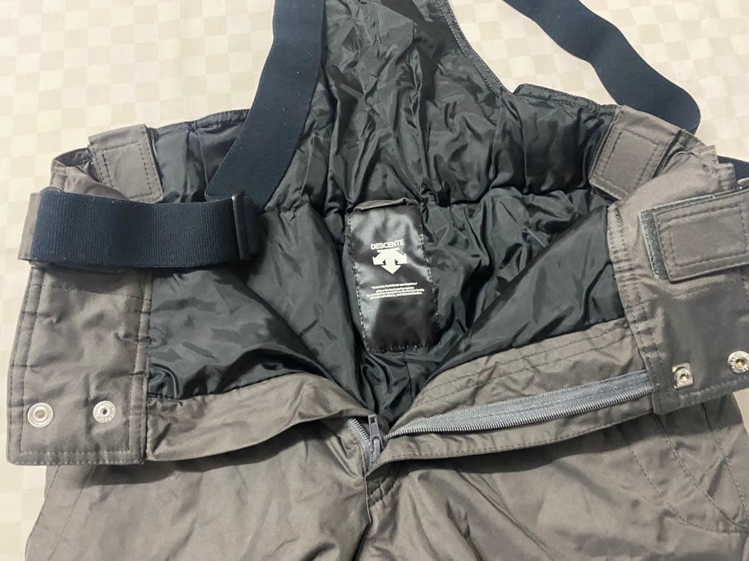 e584☆DESCENTE Mサイズ スキーウェアパンツ