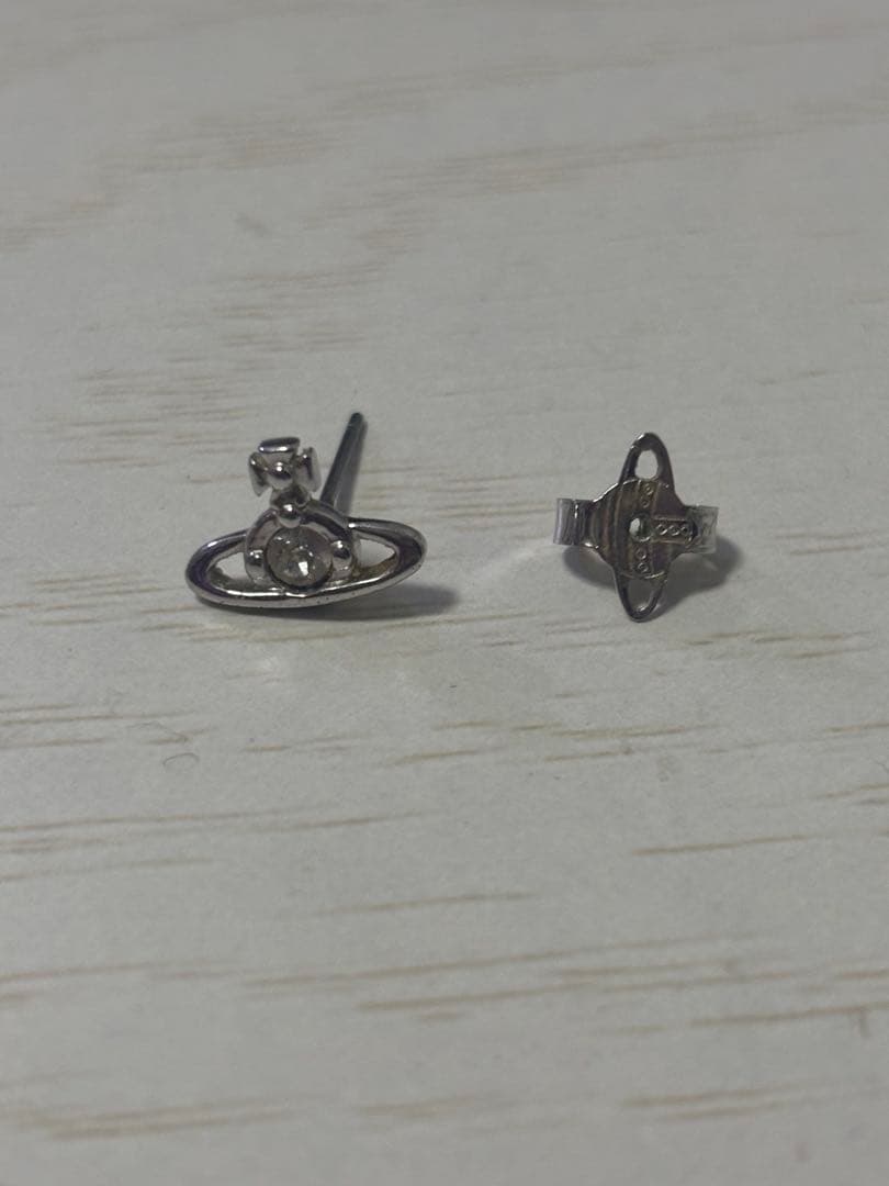 ヴィヴィアン　NANO SOLITAIRE ピアス