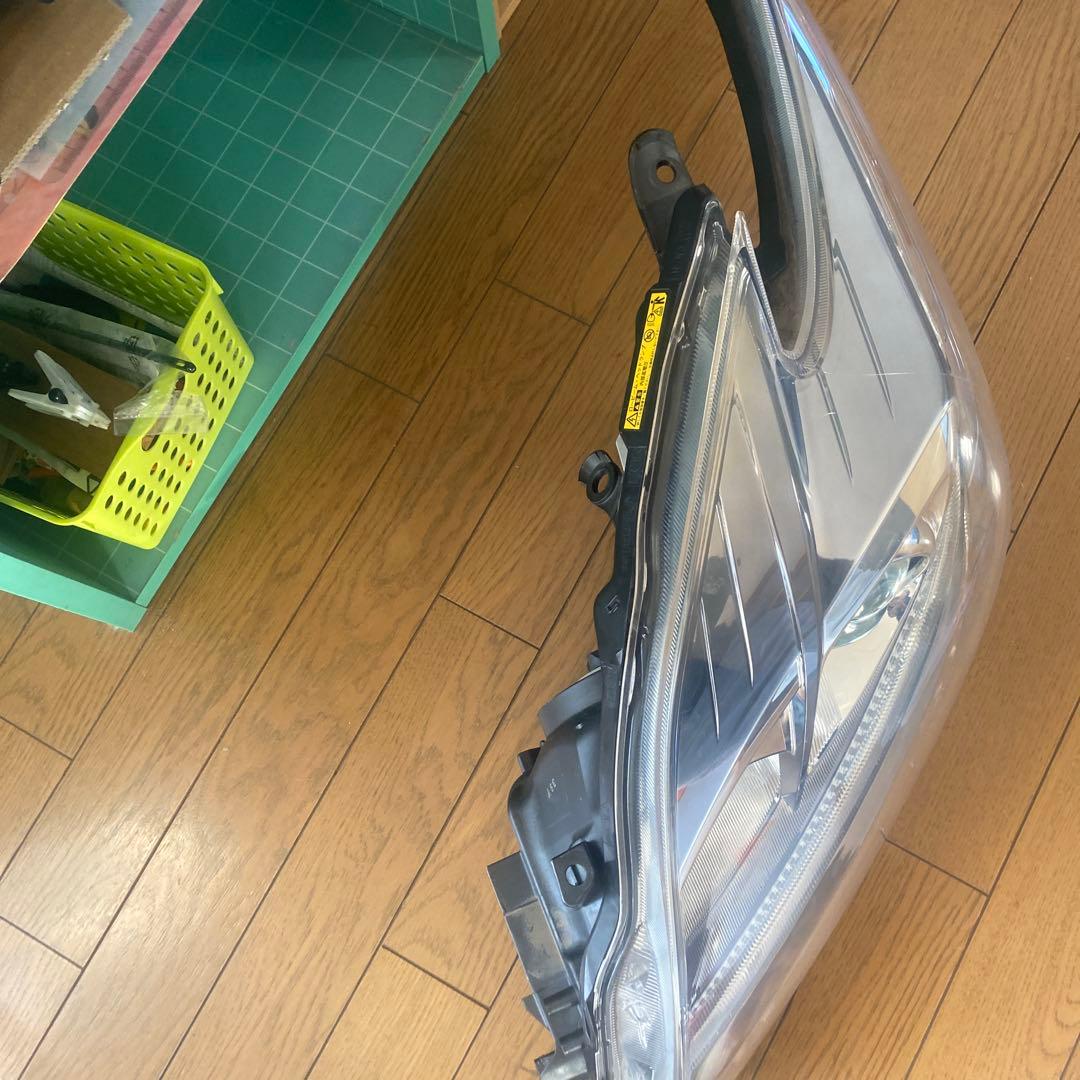 30プリウスGsヘッドライト