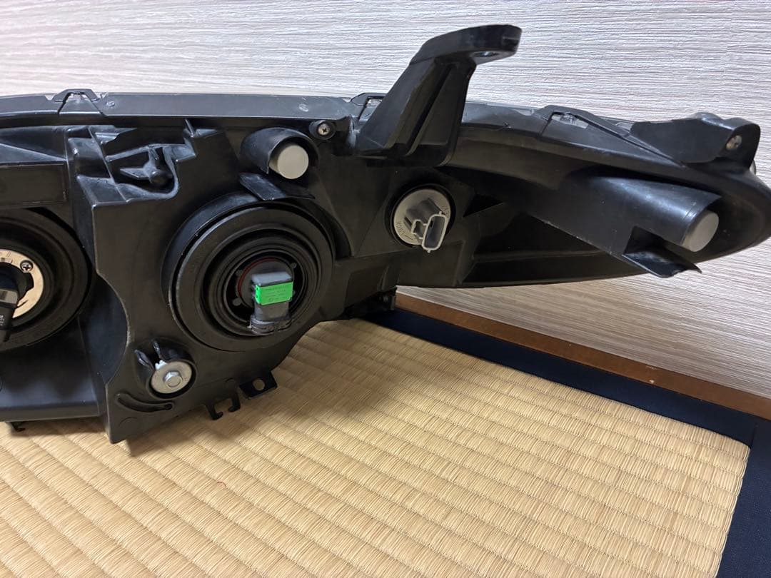 30 シエナ 35 純正ヘッドライト インナーブラック 前期 DRL 日本道路用