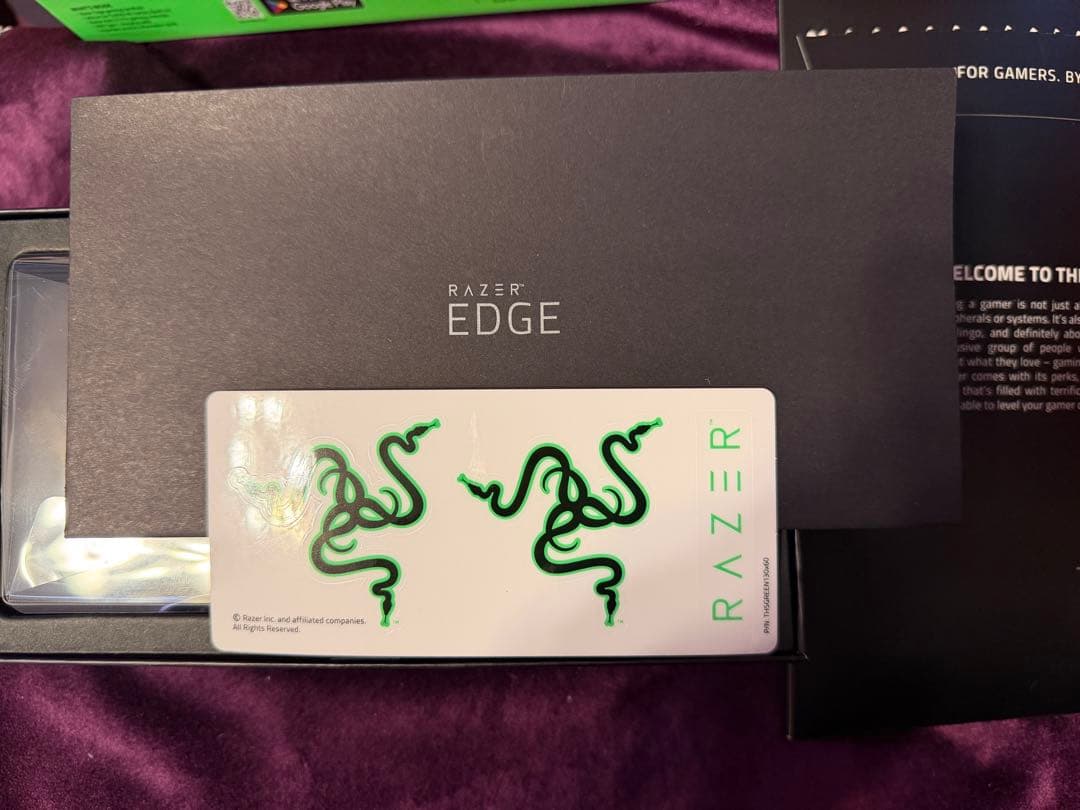 Razer Edge ゲーミングハンドヘルド
