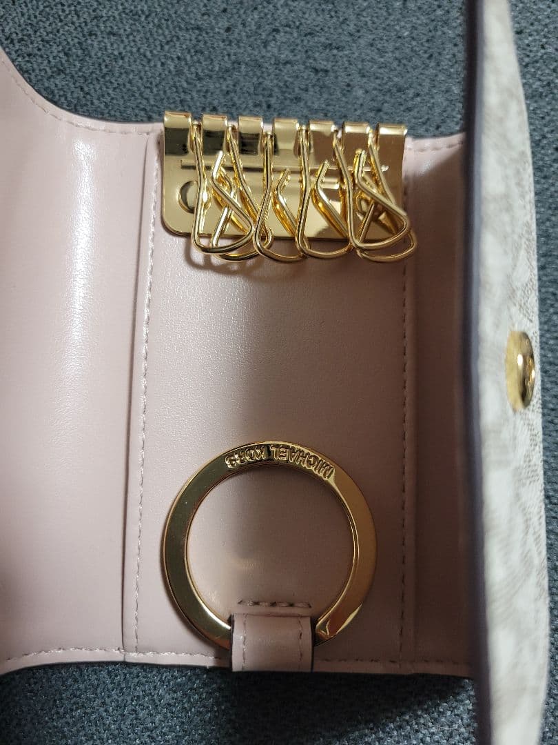 【期間限定値下げ中】MICHAEL KORS ベージュ キーケース