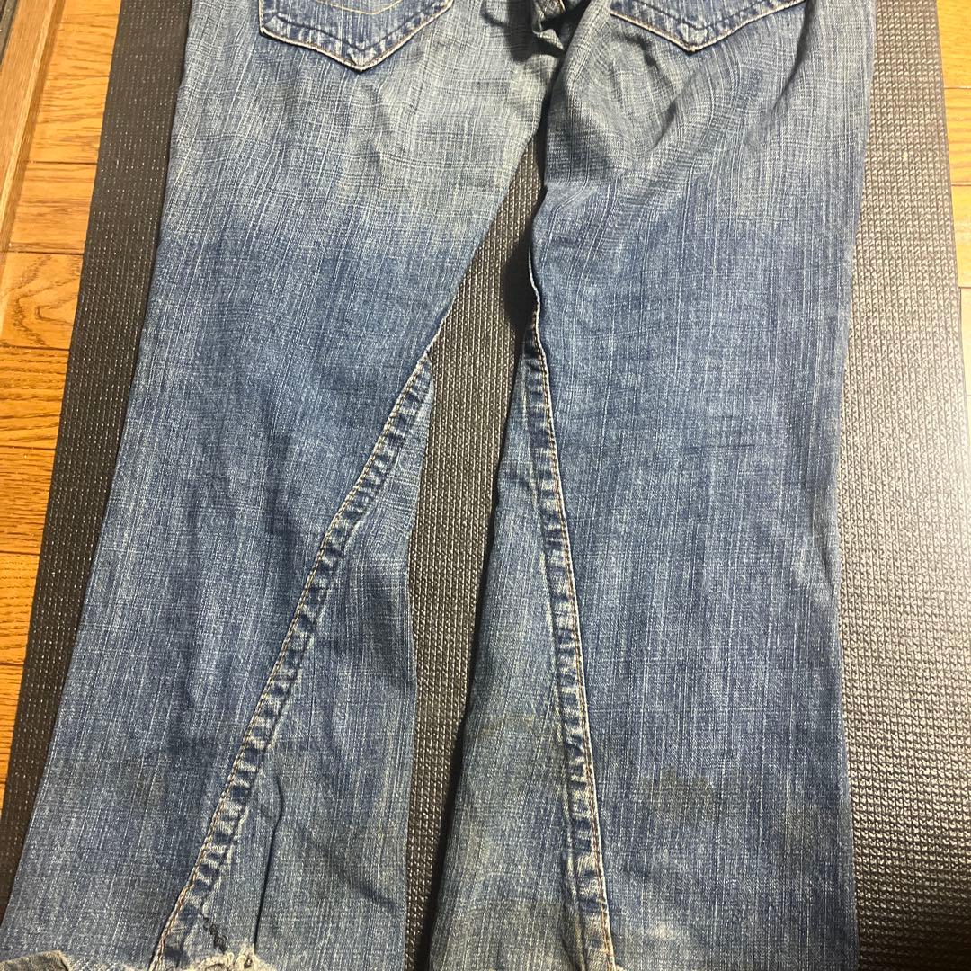 TRUE RELIGION ダメージ加工デニム