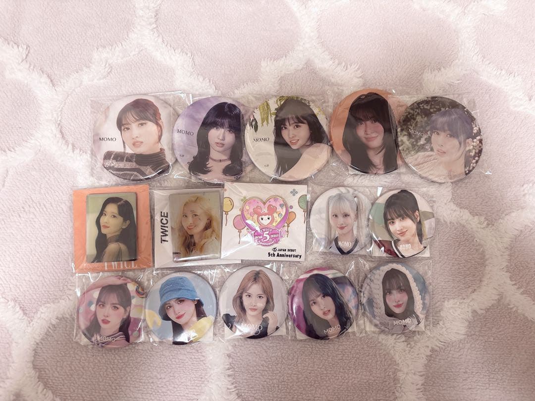 TWICEモモ　缶バッジ　ピンバッジセット