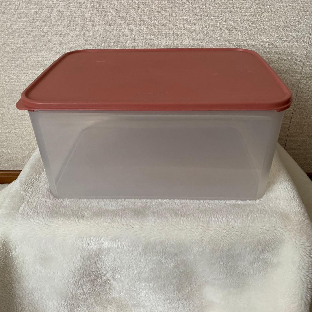 タッパーウェア 食品保存容器 半透明プラスチック ピンク　used2こセット