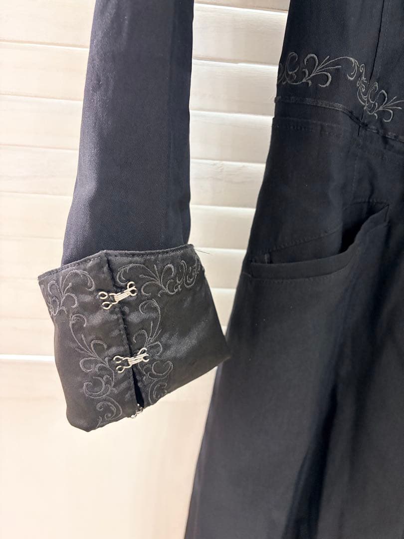 OZZ ONESTEブラック刺繍デザインジャケット