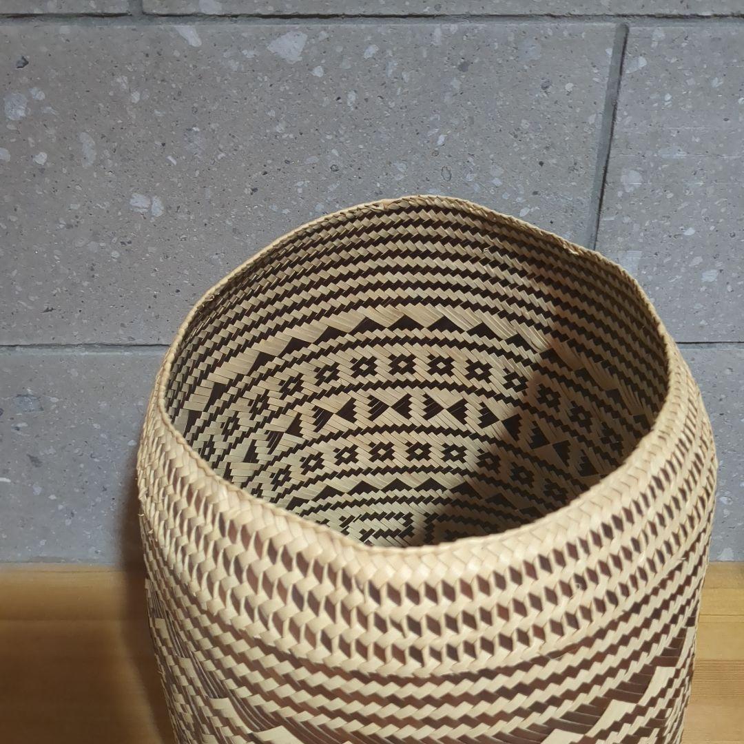 【バリ島直送・ハンドメイド】天然素材 伝統的な手編みのバスケット
