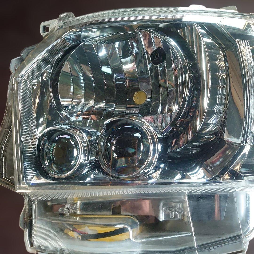 ハイエース　200系　LED ヘッドランプユニット　訳あり