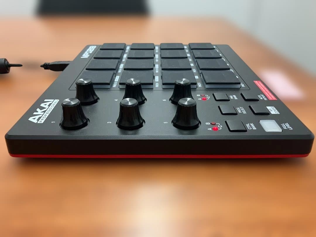 DJ機材 AKAI MPD218