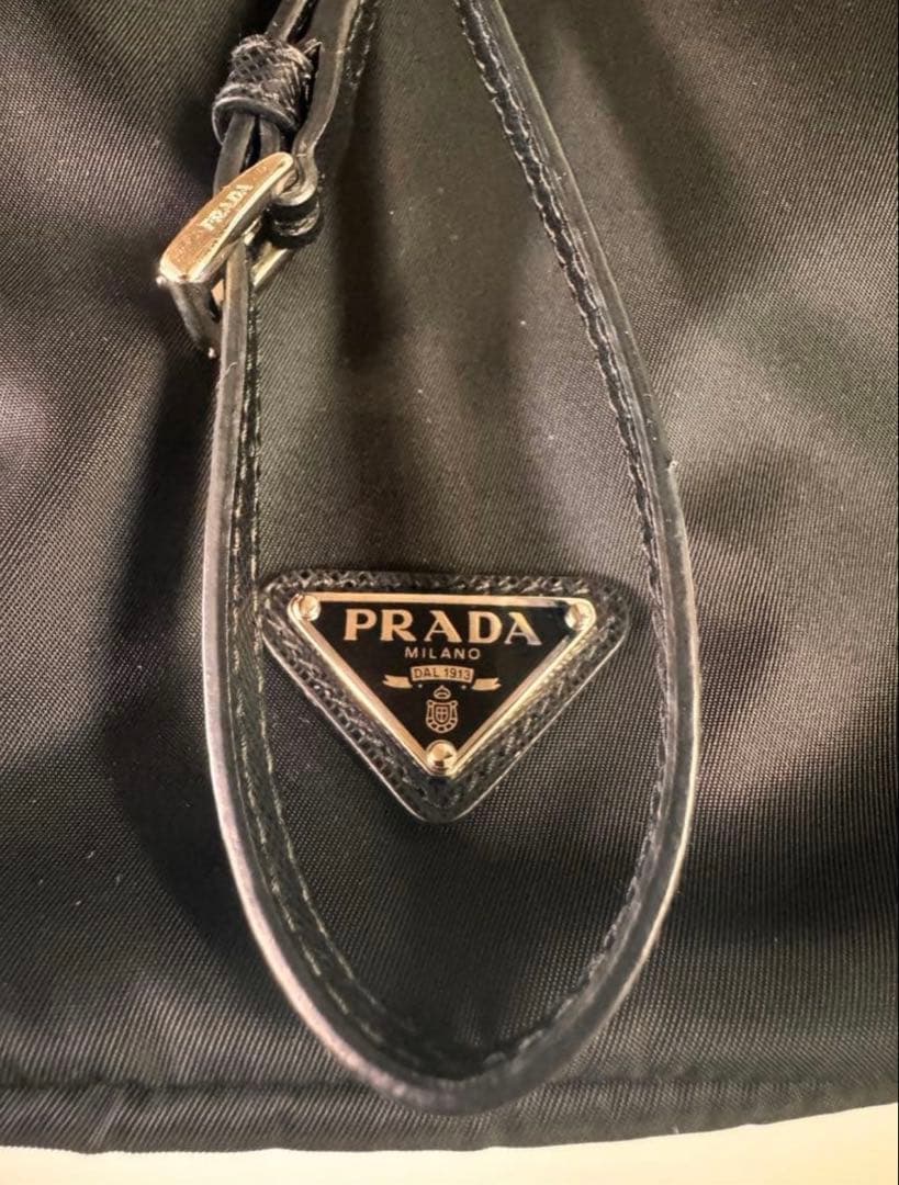 PRADA ブラック 巾着型 Re-Nylon ポーチ プラダ　週末まで値下げ中