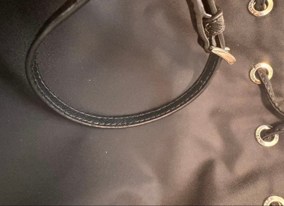 PRADA ブラック 巾着型 Re-Nylon ポーチ プラダ　週末まで値下げ中