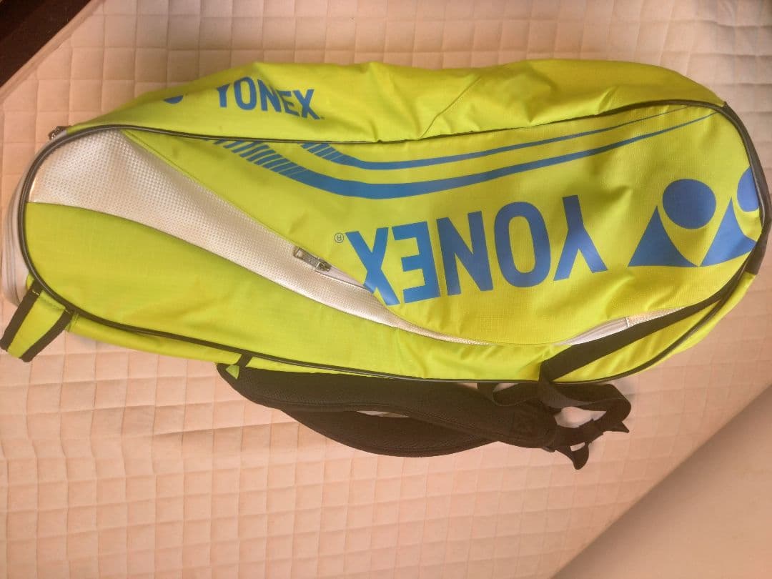 美品、YONEX バドミントンバッグ　シューズ入れ付き ブルー×ライムグリーン