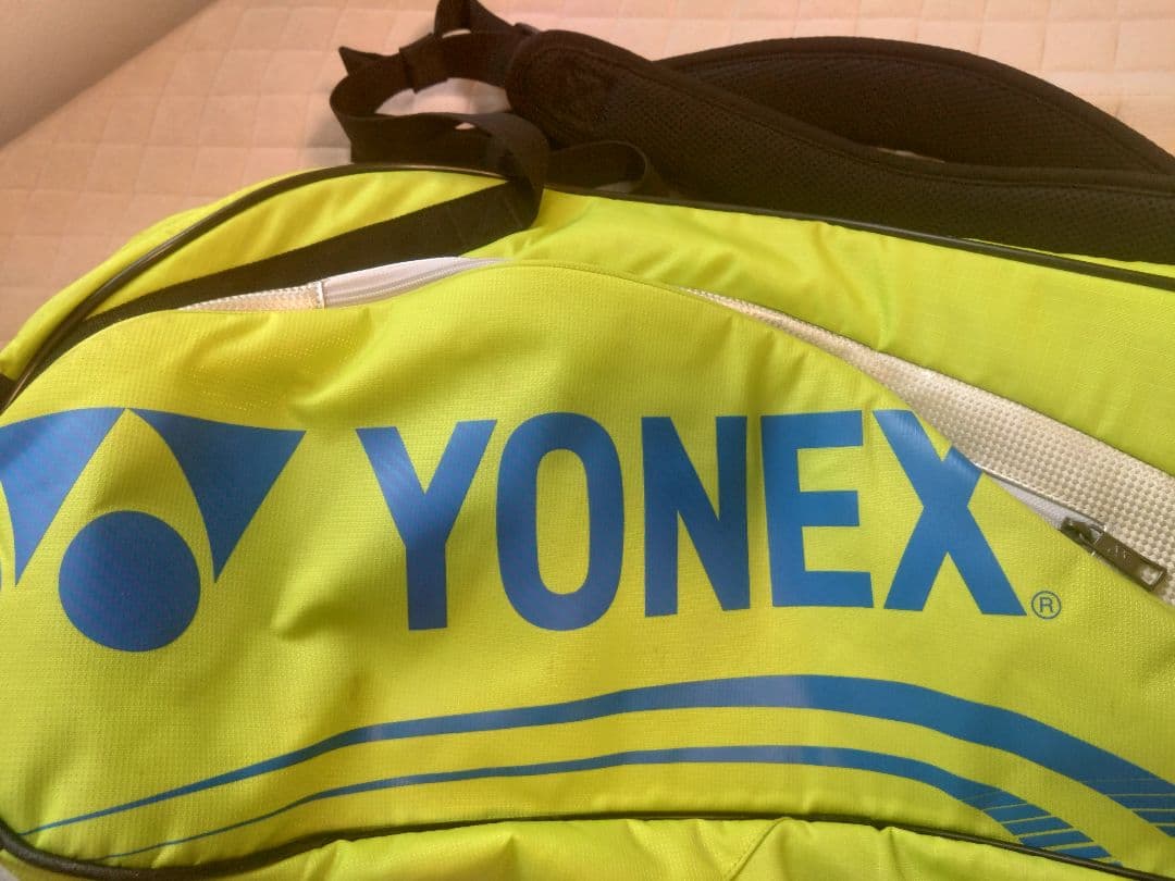 美品、YONEX バドミントンバッグ　シューズ入れ付き ブルー×ライムグリーン