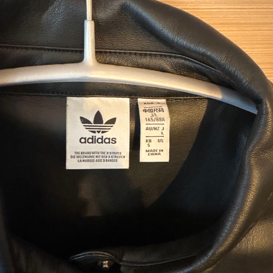 adidas oiginals フェイクレザー トラックジャケット　Ｌサイズ