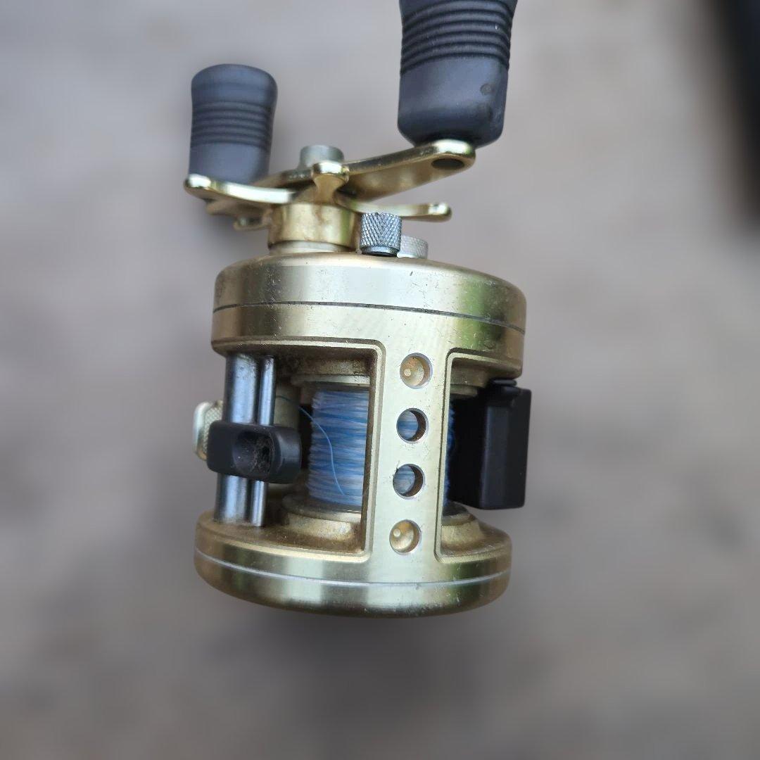 SHIMANO CALCUTTA ベイトリール ゴールド