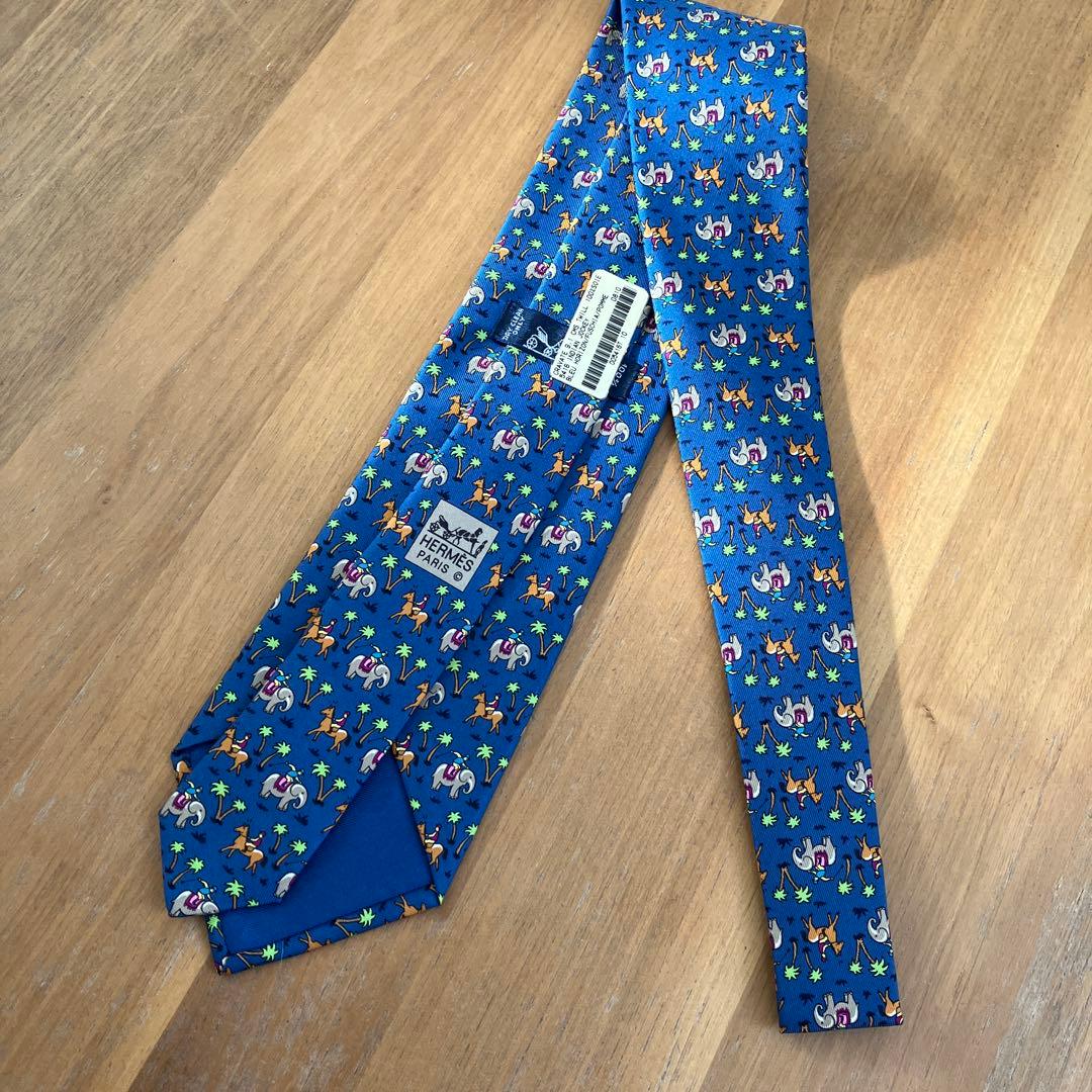 ぶ*ー様 【新品】HERMES ネクタイ ブルー 動物柄 シルク ケース付き