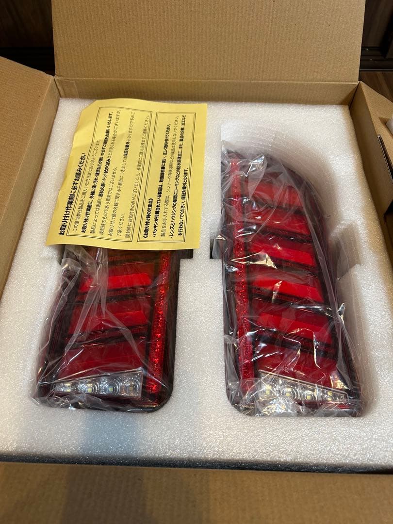 未使用品Valenti LEDテール　ウルトラ　ジムニーJB64/74 レッド