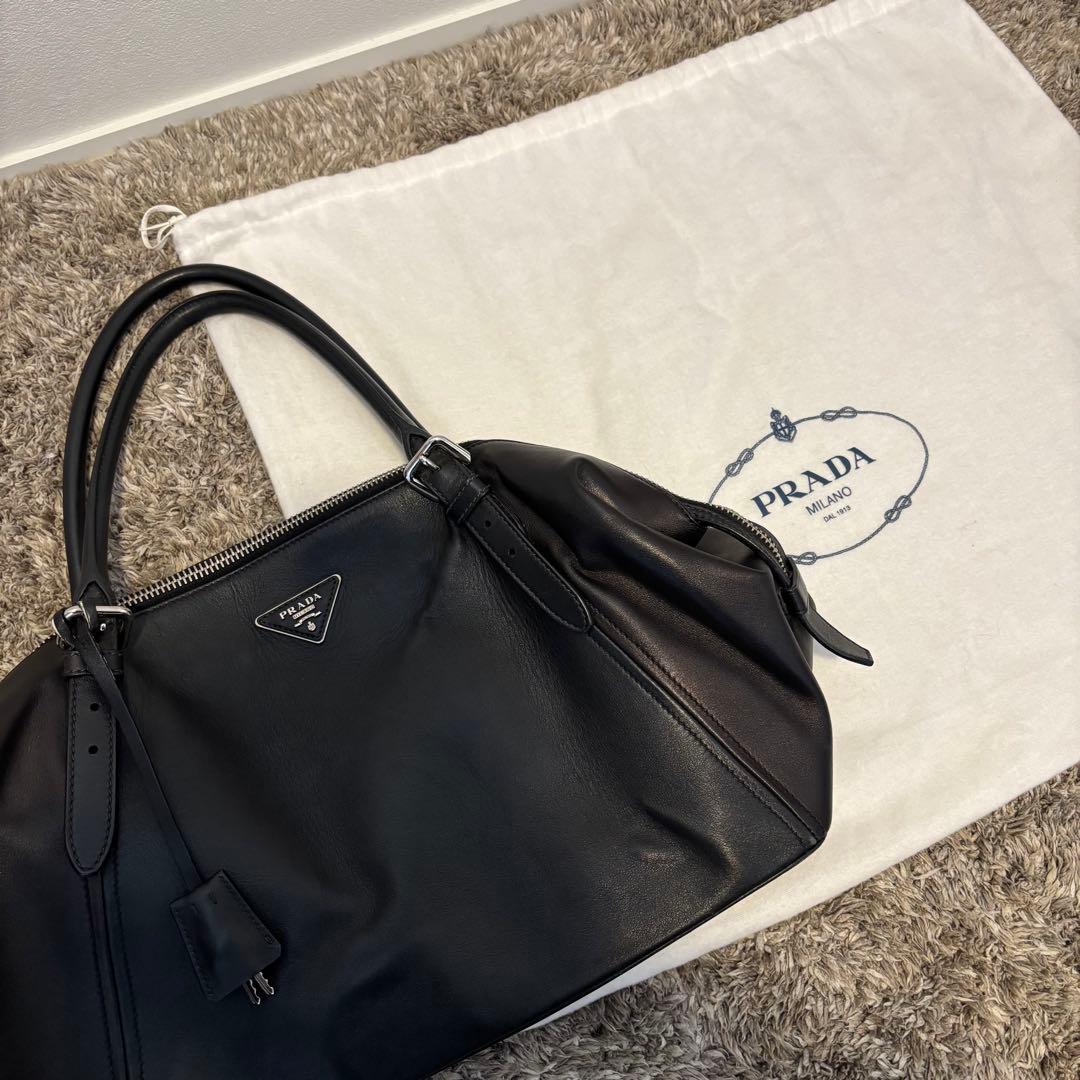 PRADA プラダ 白タグ付きブラック レザーボストンバッグ シルバー金具