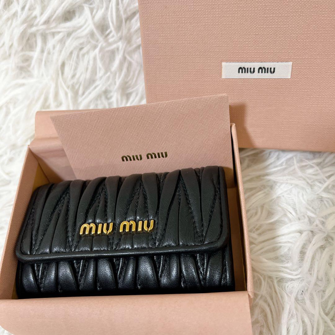 【極美品】miu miu ミュウミュウ　マテラッセ　キーケース レザー ブラック