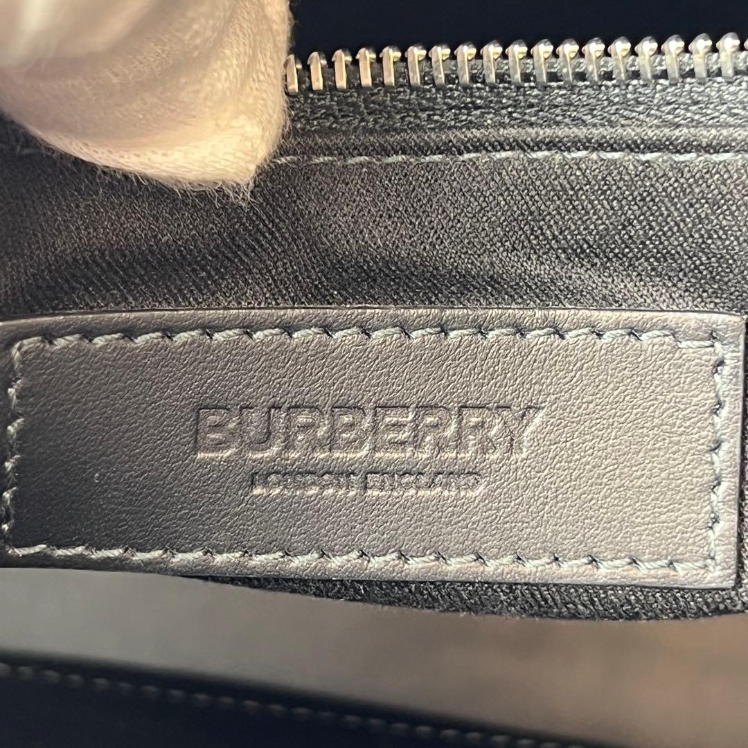 Rabbit ✨極美品✨BURBERRY バーバリー　スリムヴァーティカル