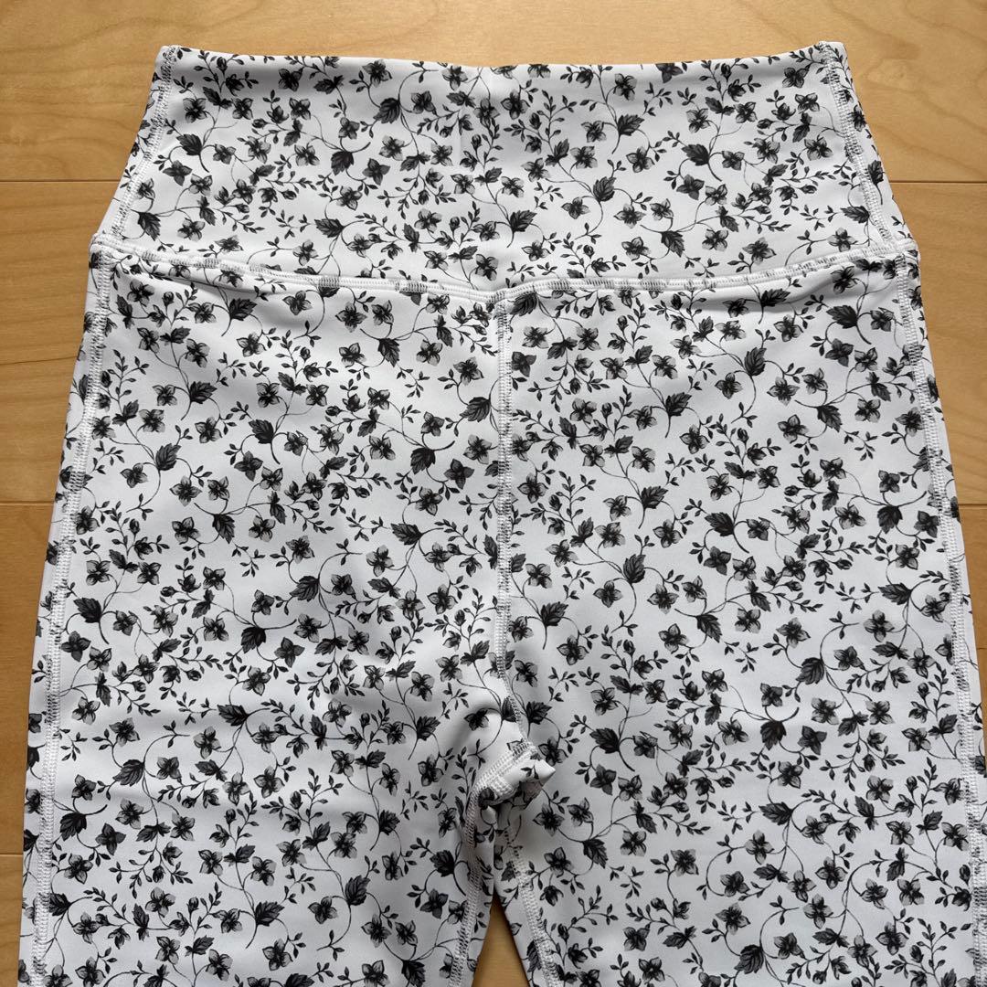 emmi エミ　ヨガウェア　上下セット　ブラトップ　フラワーレギンス　白　L新品