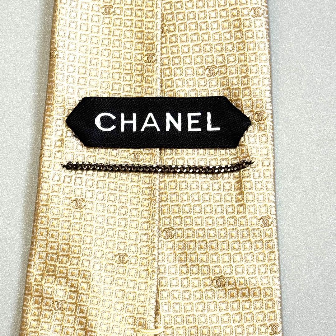 CHANEL ネクタイ シルク100% ココマーク総柄 ゴールド系　チェーン付