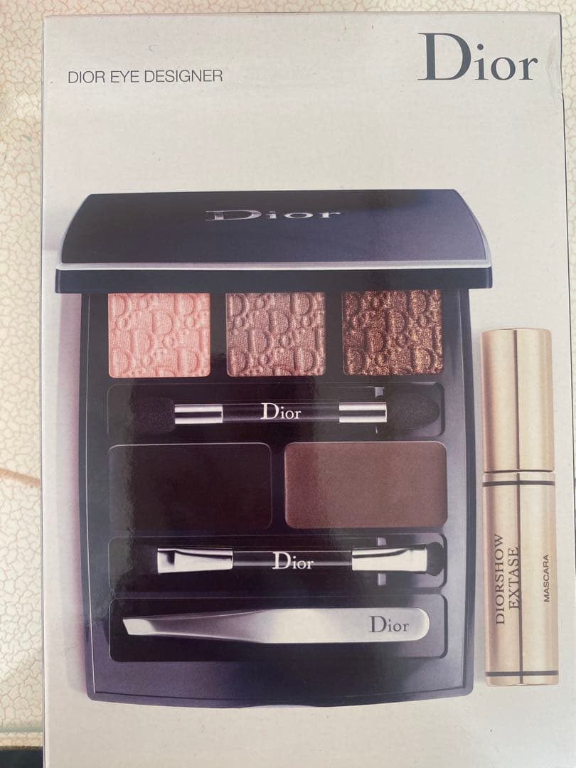 Dior Eye Designer アイシャドウパレットとミニマスカラ付き