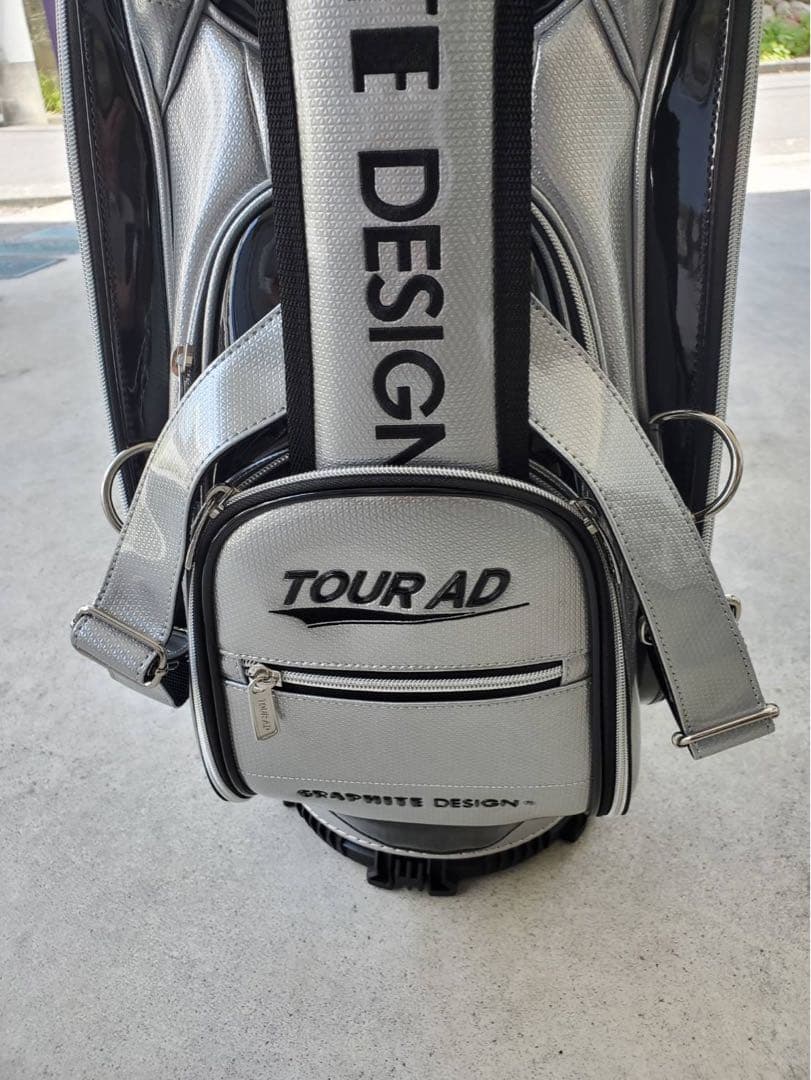 GRAPHITE DESIGN TOUR AD シルバー　キャディバッグ