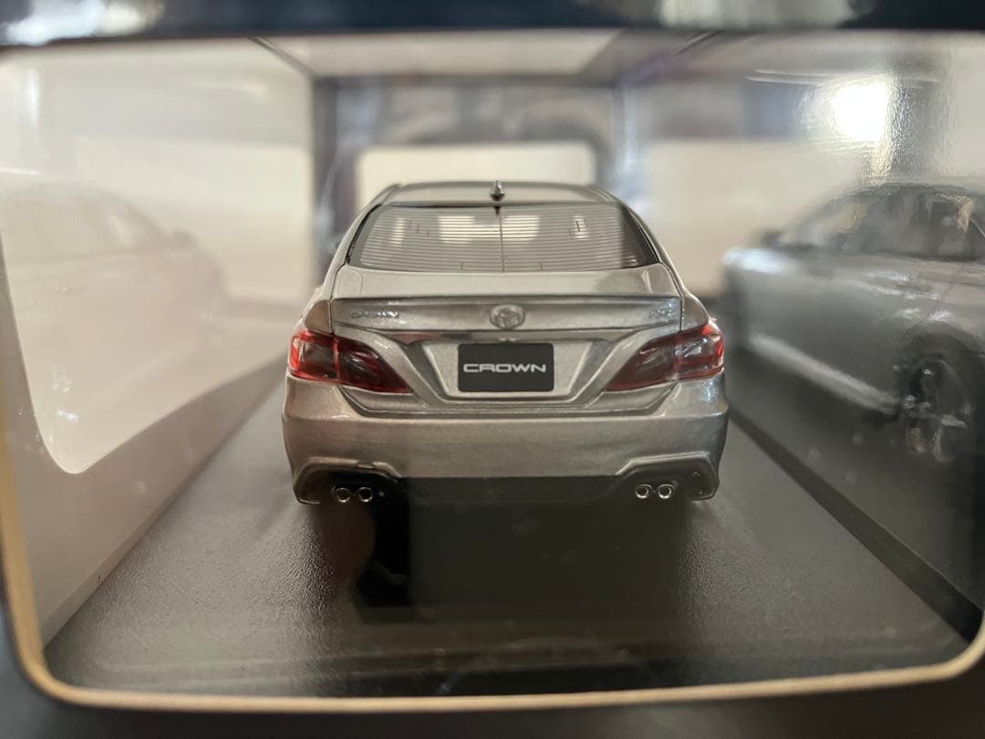 ソ*ン様 CROWN シルバー ミニカー 1/43 MARK43