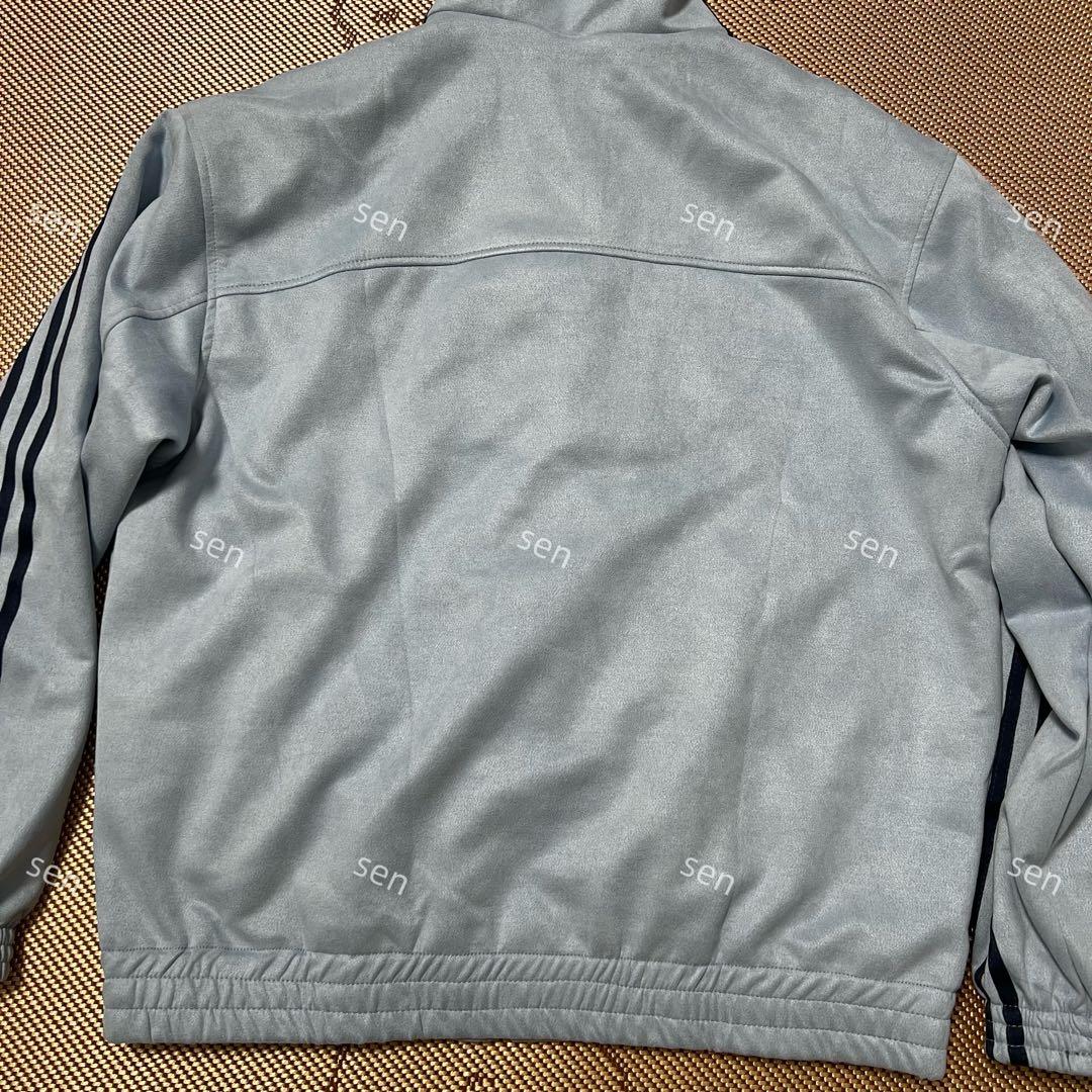 新品 アディダス 蛇年トラックジャケットライトブルー Mサイズ
