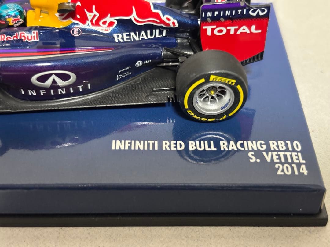 ミニカー RED BULL RACING RB10 S. Vettel 2014