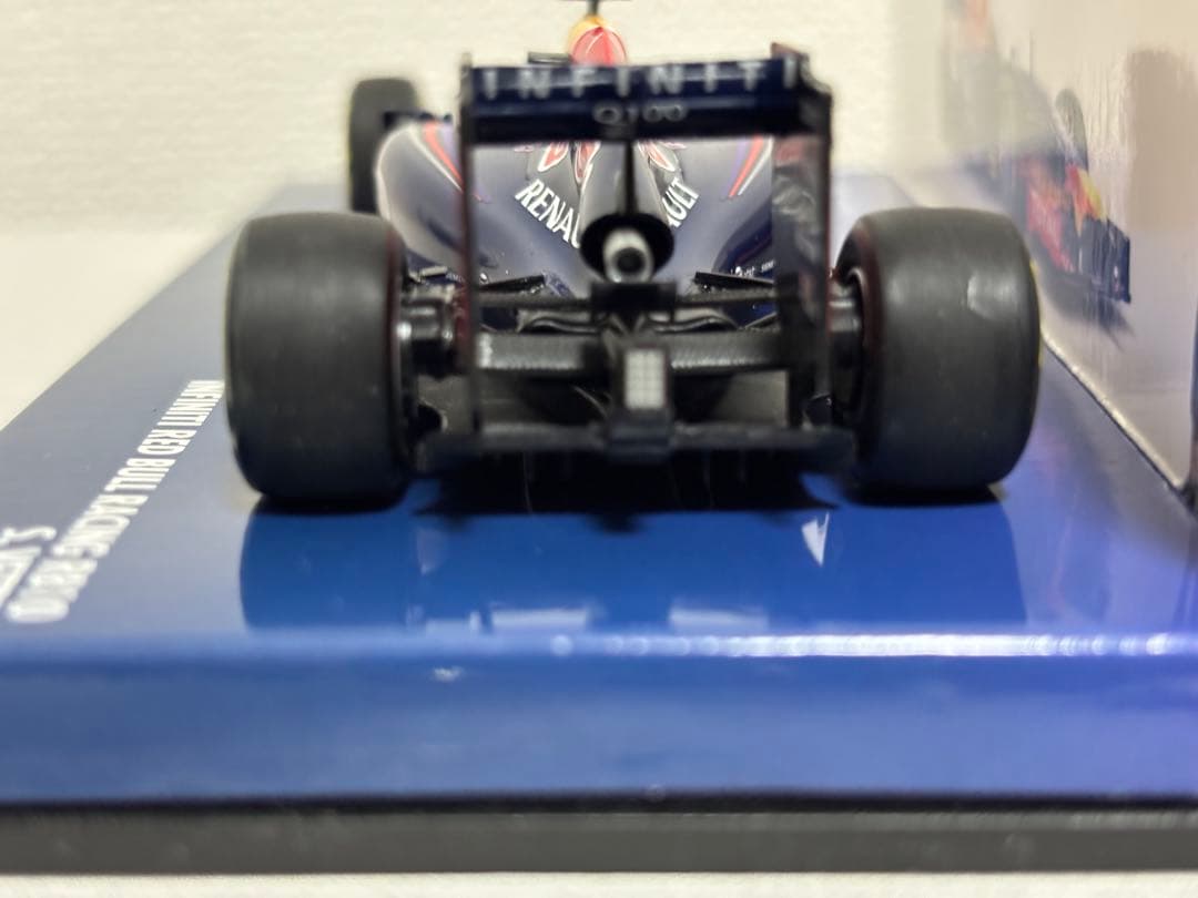 ミニカー RED BULL RACING RB10 S. Vettel 2014